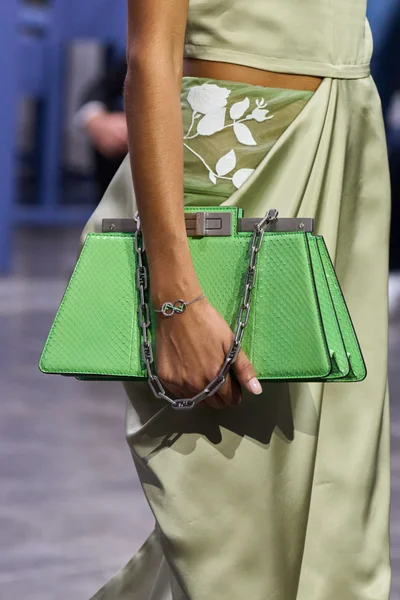 Look 27